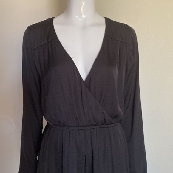 Urban Outfitters Black Satin Demy Long-Sleeve Romper Size Medium - Picture 3 of 15